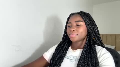 Sara online show from 10-23-25, 01:38