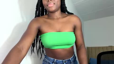 Sara online show from 11-22-25, 04:17