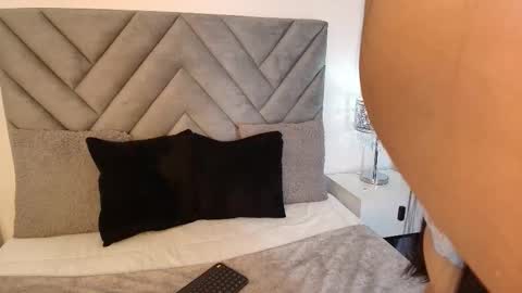 sara_owens7 online show from 10-22-25, 01:50