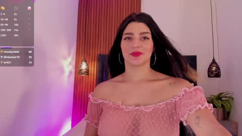 Snapshot of sara_stone17 chatting on 12-10-24, 01:43  -  online show from 12-10-24, 01:43