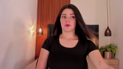 Snapshot of sara_stone17 chatting on 12-11-24, 09:01  -  online show from 12-11-24, 09:01