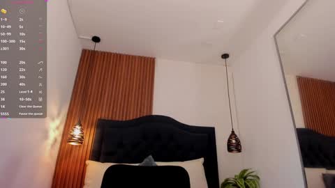 Snapshot of sara_stone17 chatting on 12-19-24, 11:03  -  online show from 12-19-24, 11:03