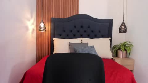 Snapshot of sara_stone17 chatting on 12-26-24, 11:03  -  online show from 12-26-24, 11:03