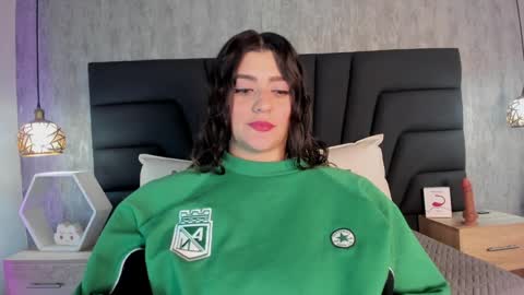 Snapshot of sara_stone17 chatting on 01-14-25, 11:10  -  online show from 01-14-25, 11:10