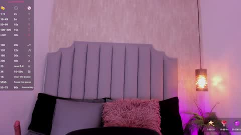 Snapshot of sara_stone17 chatting on 01-18-25, 11:00  -  online show from 01-18-25, 11:00