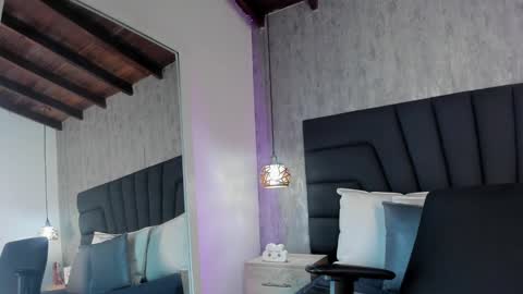 Snapshot of sara_stone17 chatting on 01-29-25, 02:32  -  online show from 01-29-25, 02:32