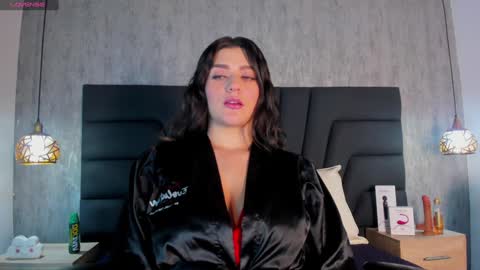 Snapshot of sara_stone17 chatting on 02-05-25, 11:23  -  online show from 02-05-25, 11:23