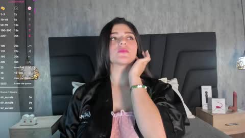 Snapshot of sara_stone17 chatting on 02-11-25, 02:46  -  online show from 02-11-25, 02:46