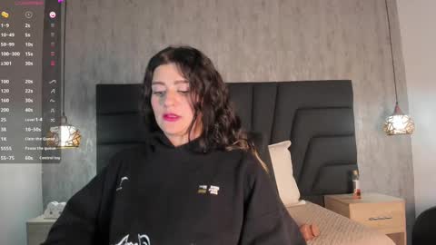 Snapshot of sara_stone17 chatting on 02-17-25, 05:43  -  online show from 02-17-25, 05:43