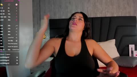 Snapshot of sara_stone17 chatting on 02-18-25, 02:27  -  online show from 02-18-25, 02:27