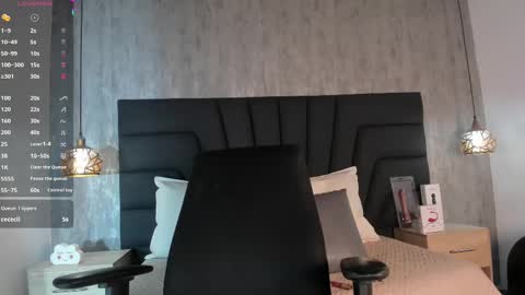 Snapshot of sara_stone17 chatting on 02-21-25, 02:48  -  online show from 02-21-25, 02:48