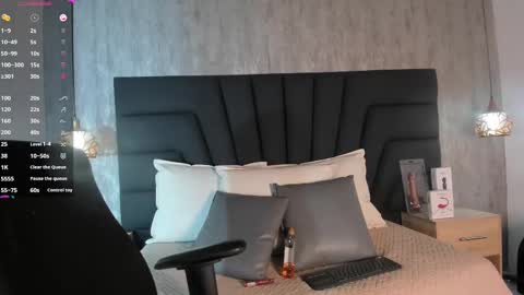 Snapshot of sara_stone17 chatting on 02-21-25, 05:53  -  online show from 02-21-25, 05:53