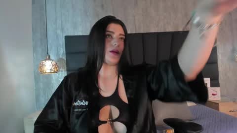 Snapshot of sara_stone17 chatting on 02-24-25, 02:26  -  online show from 02-24-25, 02:26