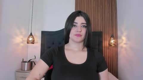 Snapshot of sara_stone17 chatting on 09-16-25, 11:44  -  online show from 09-16-25, 11:44