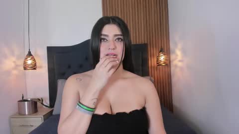 Snapshot of sara_stone17 chatting on 09-17-25, 12:07  -  online show from 09-17-25, 12:07