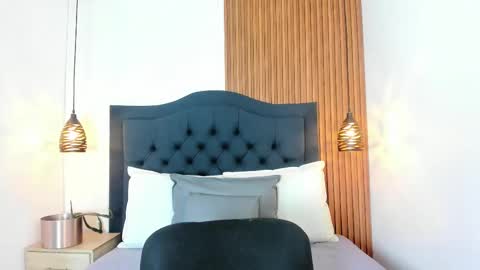 Snapshot of sara_stone17 chatting on 09-24-25, 11:35  -  online show from 09-24-25, 11:35