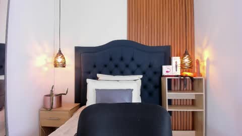 Snapshot of sara_stone17 chatting on 09-30-25, 11:59  -  online show from 09-30-25, 11:59