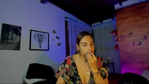 Snapshot of sara_thompson01 chatting on 02-10-26, 05:44 SARA online show from 02-10-26, 05:44