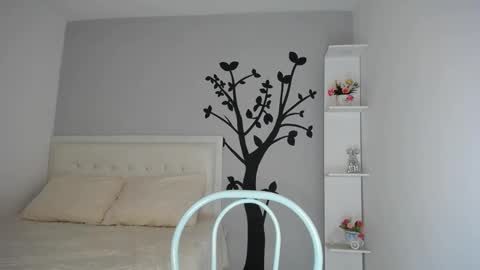 Sara online show from 10-17-25, 01:42