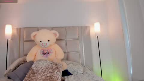 Snapshot of saraa_milleer chatting on 06-02-26, 08:55 Sara Miller online show from 06-02-26, 08:55