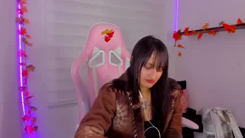 Sarah Ramirez online show from 11-18-25, 03:01