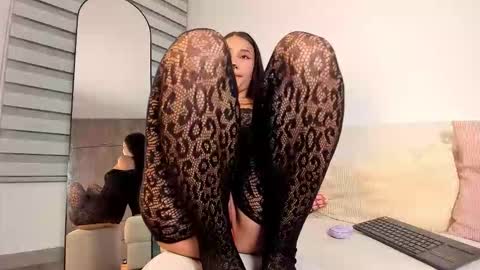 Sarah  online show from 10-24-25, 05:15