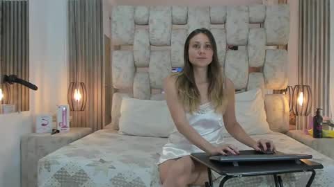 saraANDyoni online show from 01-04-25, 04:43