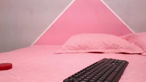 Snapshot of saraangel_11 chatting on 08-08-26, 04:36 Sara online show from 08-08-26, 04:36