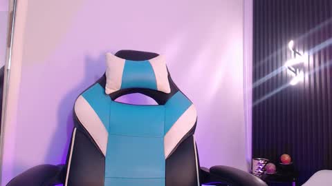 Sara online show from 11-17-25, 04:07