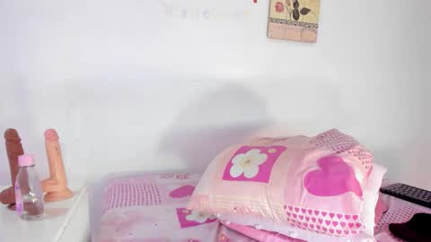 Snapshot of sarabi_ebony chatting on 11-08-25, 03:12 Ebony Pocahontas online show from 11-08-25, 03:12