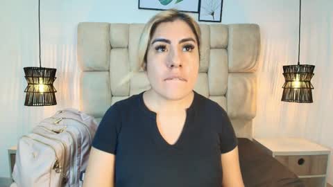 Snapshot of sarablonde_t chatting on 05-27-26, 01:57 sarablonde_t online show from 05-27-26, 01:57