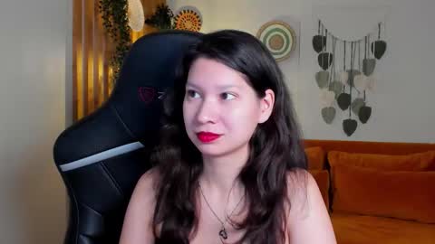 SaraDenars online show from 11-26-25, 06:03