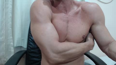 saradorj92 online show from 11-11-25, 08:14