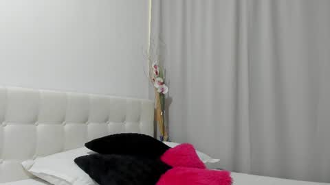 Snapshot of saradusk chatting on 06-11-26, 03:15 Sara online show from 06-11-26, 03:15
