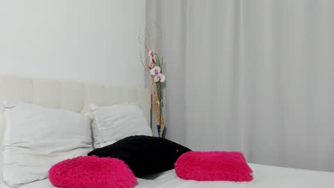 Snapshot of saradusk chatting on 06-12-26, 03:05 Sara online show from 06-12-26, 03:05