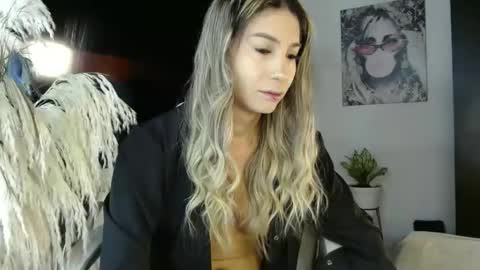 CALL ME LOVE SARITA online show from 10-30-25, 11:33