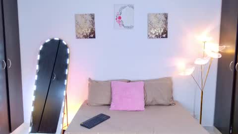 Snapshot of sarah__cinnamon chatting on 05-21-26, 08:38 sarah cinnamon online show from 05-21-26, 08:38