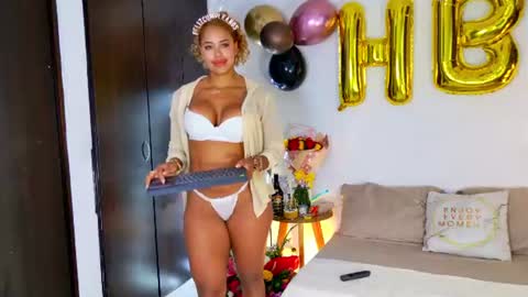 Snapshot of sarah__cinnamon chatting on 06-17-26, 05:58 sarah cinnamon online show from 06-17-26, 05:58