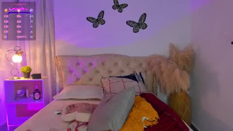 Snapshot of sarah_bali chatting on 11-22-25, 01:26 Sarah Valkiria IG Sar lanister online show from 11-22-25, 01:26