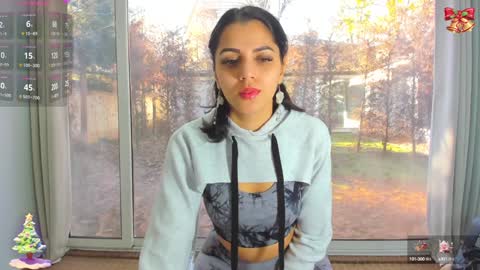Snapshot of sarah_blake_ chatting on 12-16-24, 10:40 Sara online show from 12-16-24, 10:40