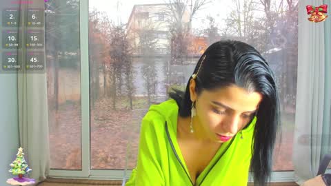 Snapshot of sarah_blake_ chatting on 12-22-24, 10:06 Sara online show from 12-22-24, 10:06