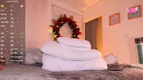 Snapshot of sarah_moonn_ chatting on 12-27-24, 06:24 Sarah online show from 12-27-24, 06:24