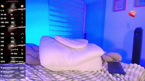 Sarah   online show from 04-11-26, 07:45