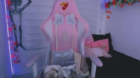 Sarah Ramirez online show from 10-23-25, 03:06