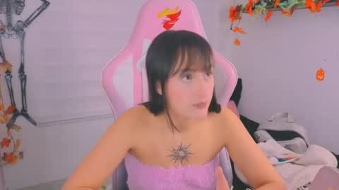 Sarah Ramirez online show from 10-26-25, 11:53