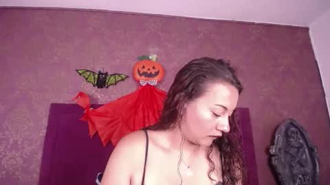sarah_skys online show from 10-18-25, 04:15
