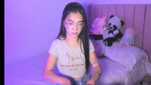 Snapshot of sarah_stone15 chatting on 10-14-25, 11:05 Sarah online show from 10-14-25, 11:05