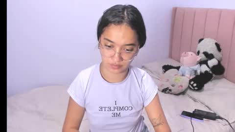 Snapshot of sarah_stone15 chatting on 10-18-25, 01:52 Sarah online show from 10-18-25, 01:52