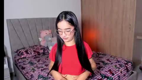 Snapshot of sarah_stone15 chatting on 07-23-26, 11:13 Sarah online show from 07-23-26, 11:13