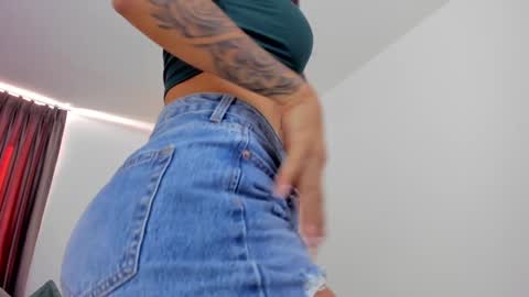 Sarah online show from 01-21-25, 02:37